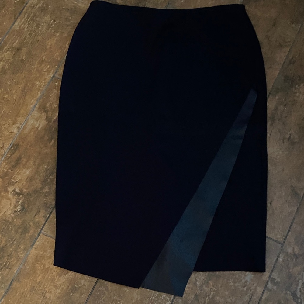 Bailey 44 Black Knit Pencil Skirt with Satin Detail. Size med. Great condition.